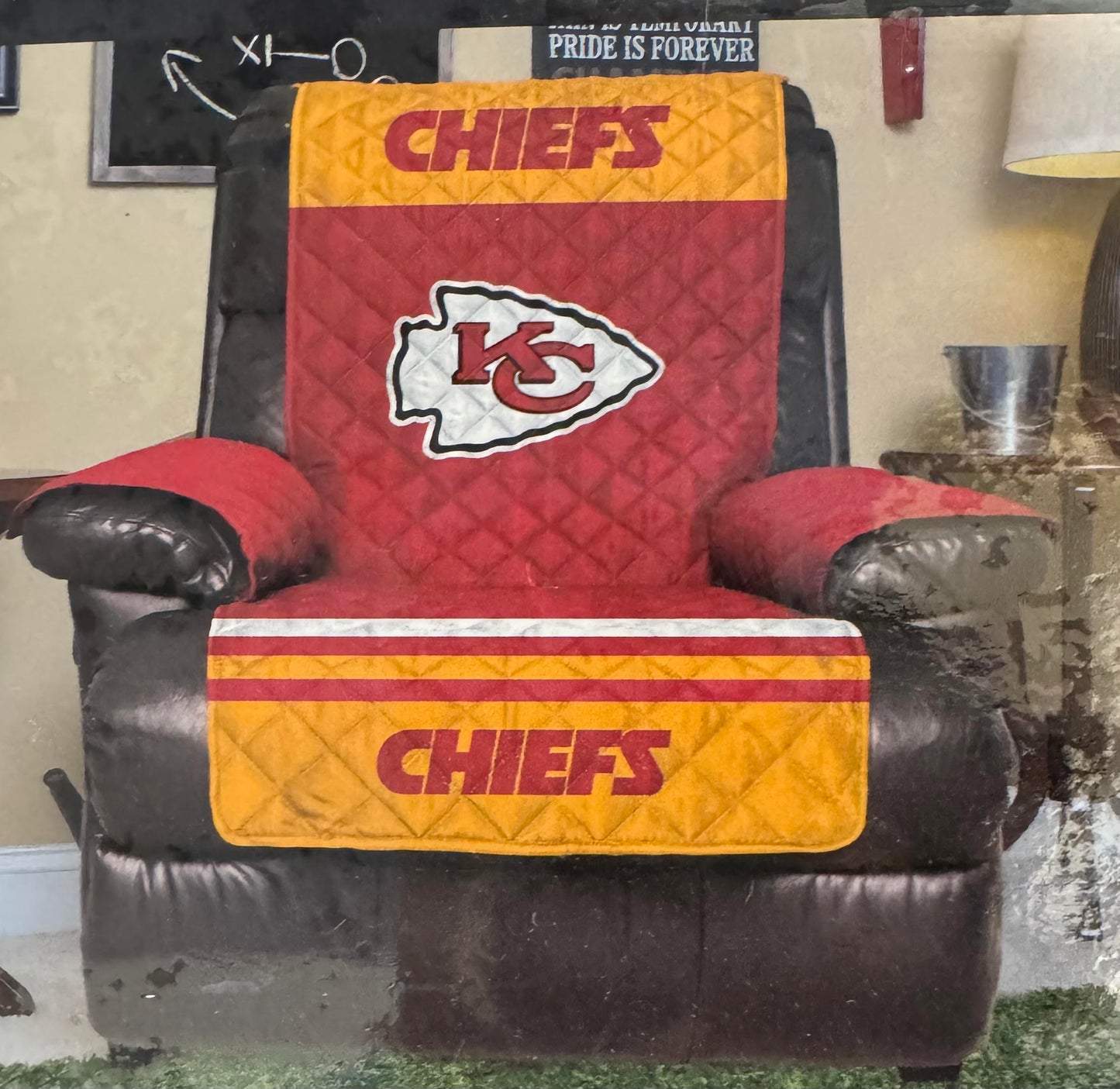 Pegasus NFL Kansas City Chiefs Recliner Furniture Protector